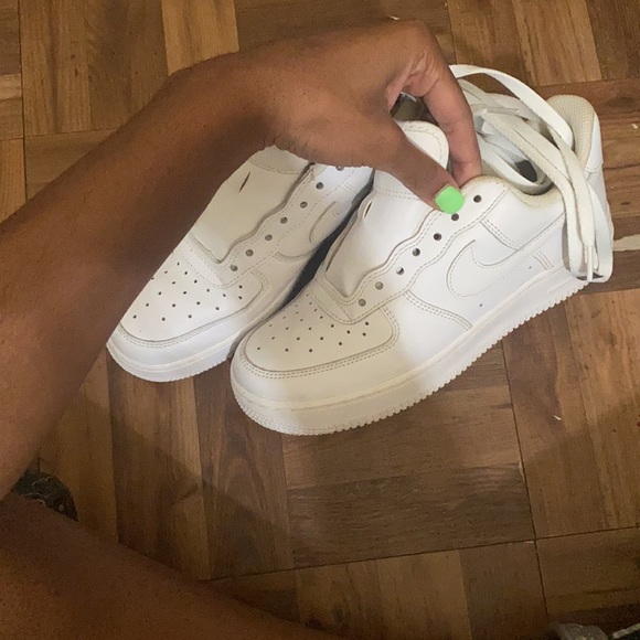 Air Force 1s size 7 in women - Picture 2 of 6